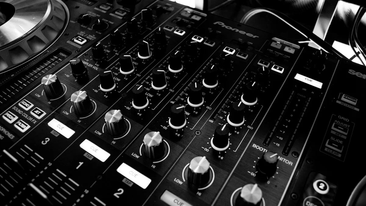 How to Infuse Country Elements into Electronic Music Production