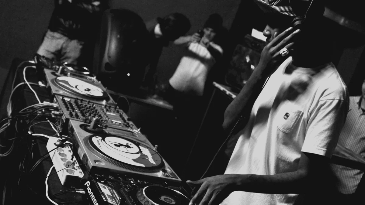 Reviving the Groove: Harnessing Classic House Sounds in Modern Electronic Music Production